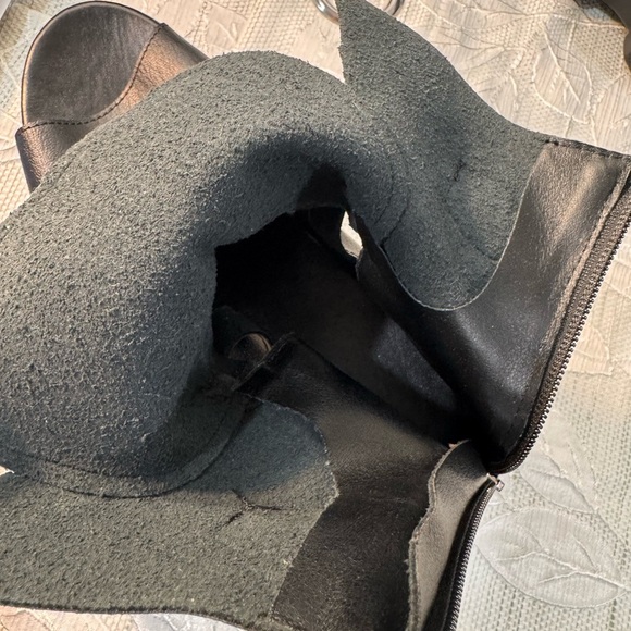 Chunky Platform Cutout Lace-Up Sandal Boots
Estimated Size: Women’s US 7.5 – 8 - Picture 9 of 10